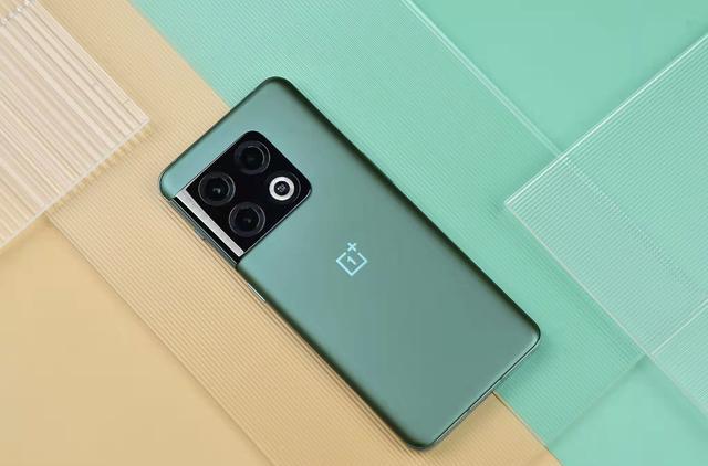 一加科技|一加10T发力，顶级4nm+5100mAh，尽显机皇实力