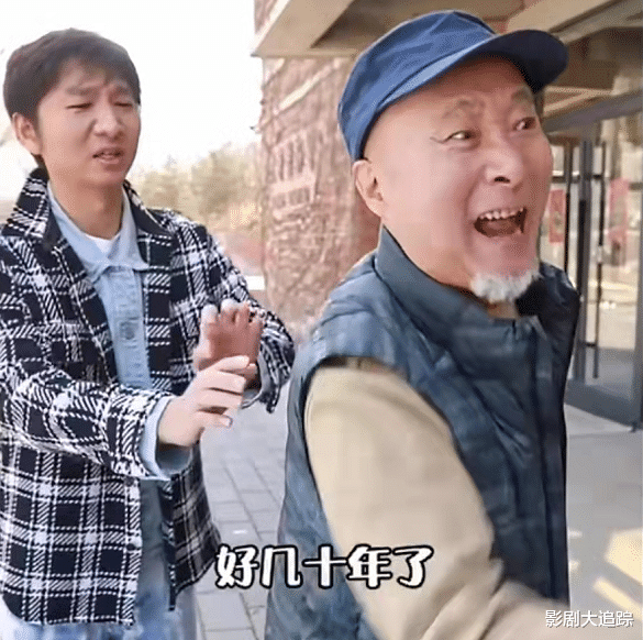 张艺谋|68岁陈佩斯和儿子拍视频，妻子罕见出镜，灰色大衣配卷发造型洋气