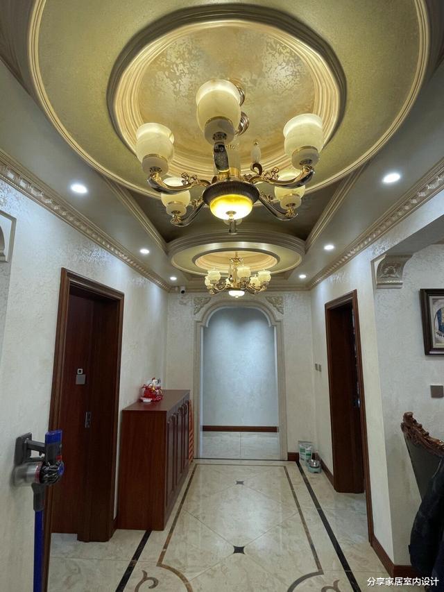 这是我见过比较土豪的装修,漂亮上档次,电视墙估计你都羡慕!