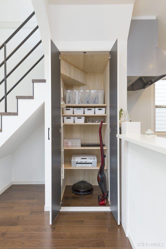 收纳不够用?不妨在家里这7个地方打上储物柜,东西再多也能装