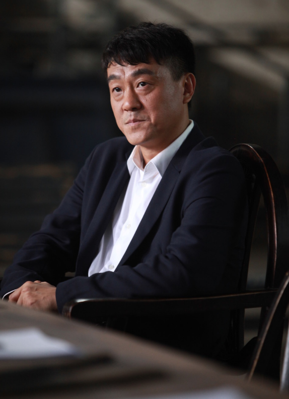 何冰|何冰的尴尬,是谁的过错?