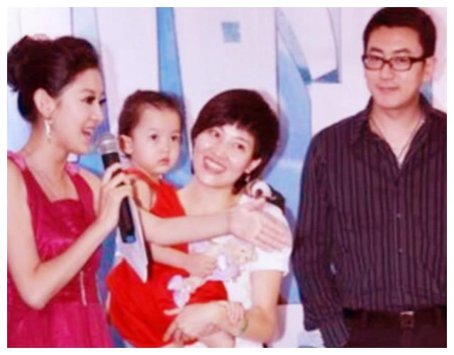 分居|主播鲁健：32岁娶小6岁的郑天亮，婚后分居15年，分居背后有辛酸