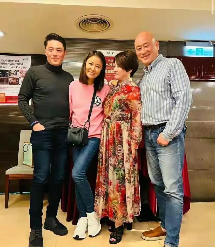 林心如|林心如夫妇聚餐照曝光,霍建华中年发福,肚腩凸起,手上名表抢眼