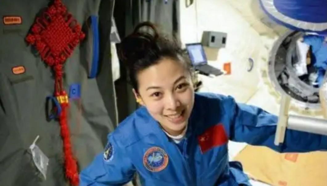 王亚平上天回来后,36岁高龄生下一个女儿,拥有四项优待