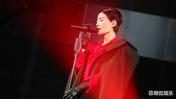 李玉刚|李玉刚被王菲粉丝追着骂,连续六年被春晚拒绝,只因说了句实话?