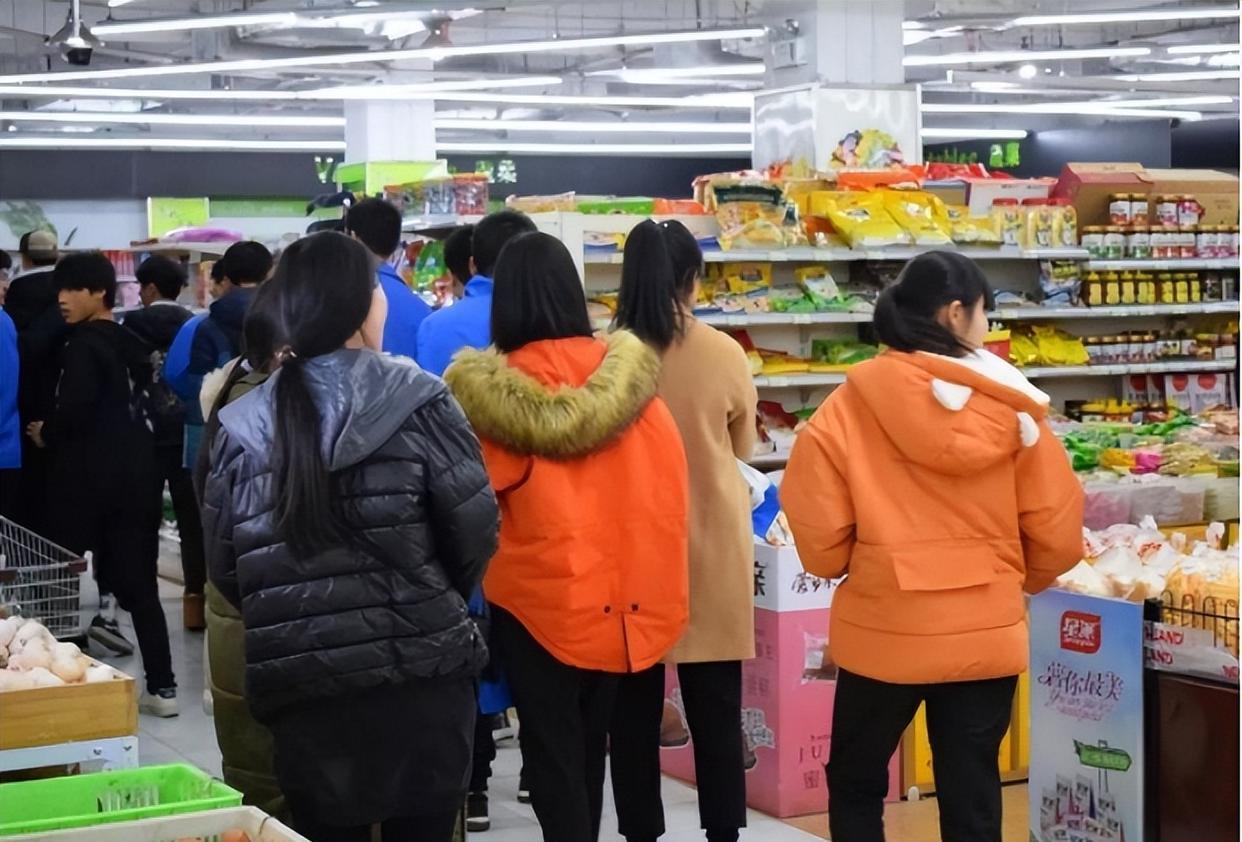 大学生开始用现金了,这意味着什么?内行人讲出了实话