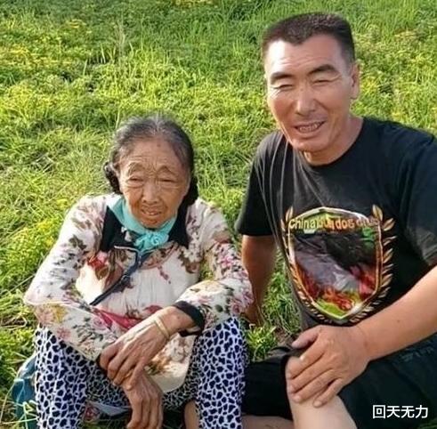 马玉琴疼得吱哇乱叫下不了床,李玉成披红布直播,网友:到头了?