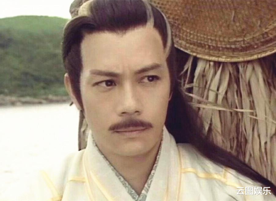 谭咏麟|谭咏麟脚伤痊愈,率领超20位港星踢足球,集体穿国产运动服气场大