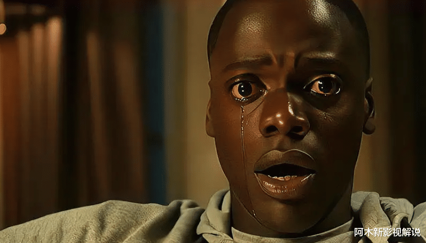 逃出绝命镇|《逃出绝命镇》：思维独特题材新鲜，成本虽低但却荣获奥斯卡