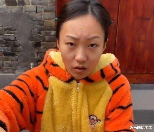 邵雨轩|网红“疯产姐妹”邵雨轩,小时候照片曝光,网友:发际线逆生长了