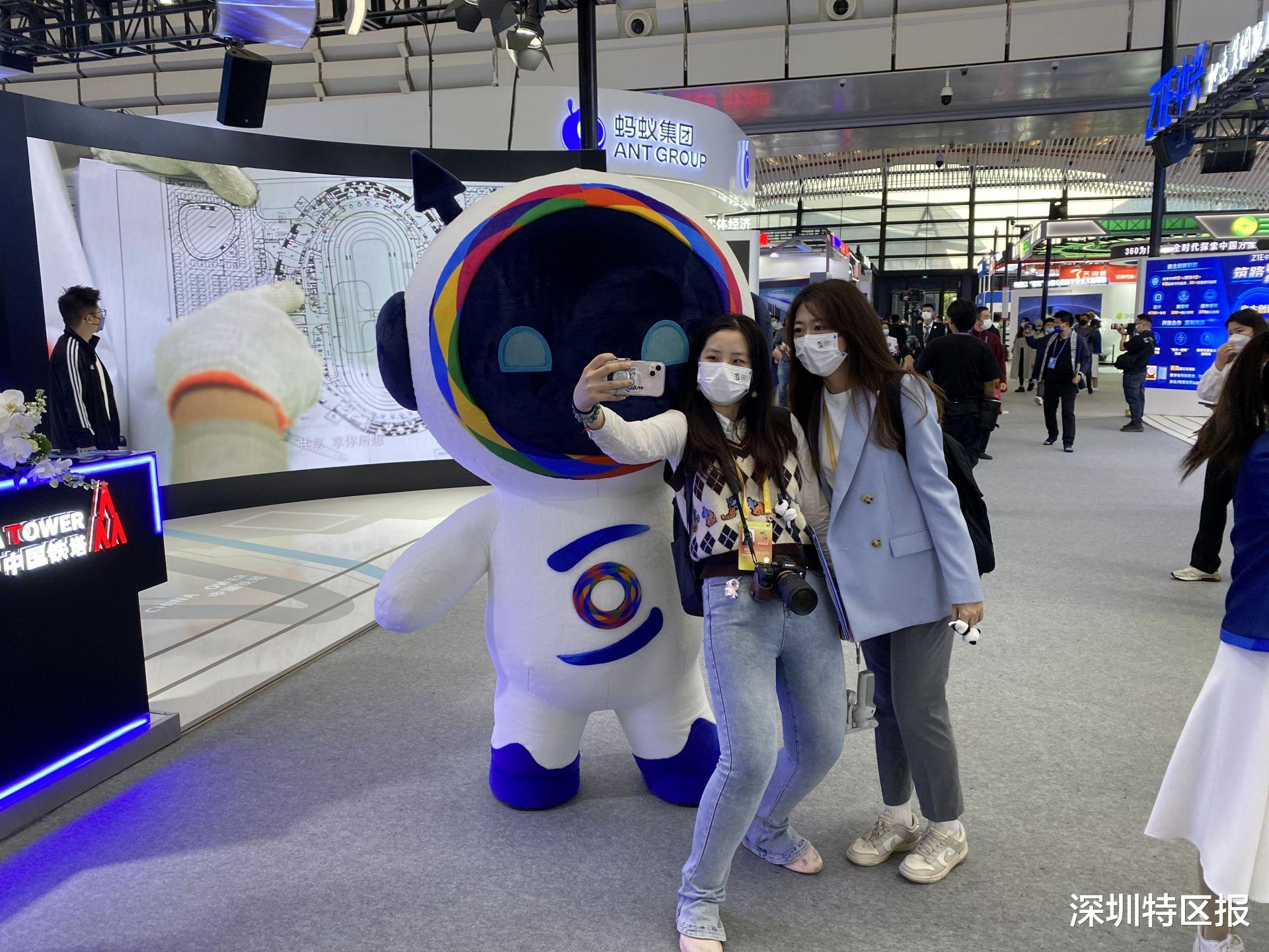 乌镇|“乌镇时间”里的 “深圳元素”让数字之光照进实体经济