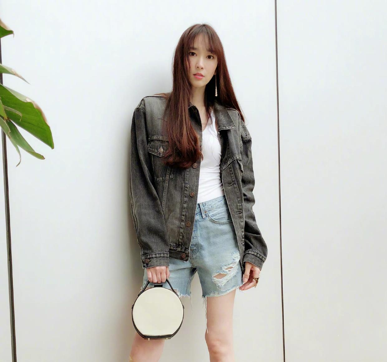 大S|吴佩慈力挺大S，低情商发言惹争议，网友：这是拖后腿来的吧