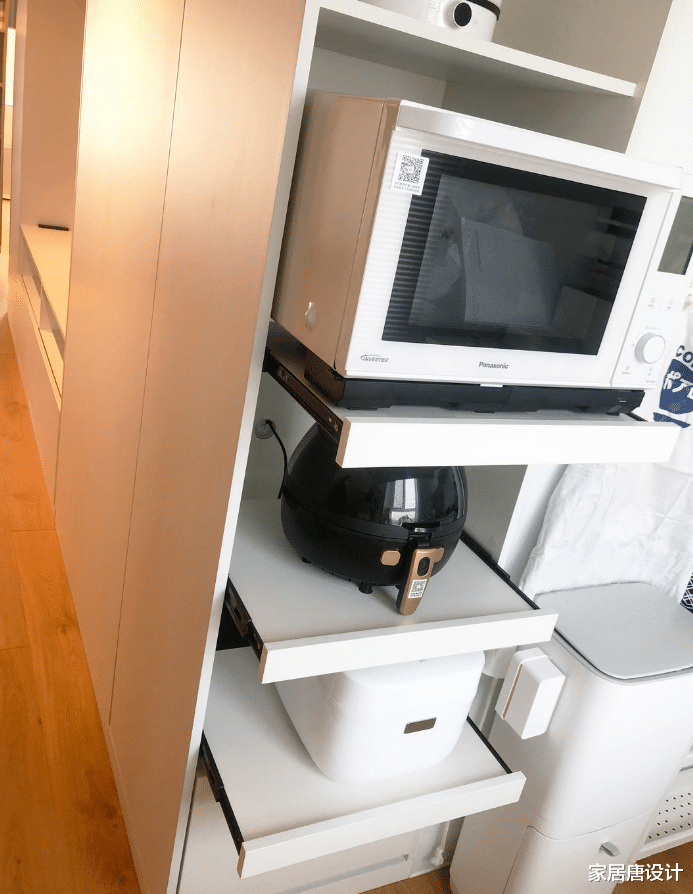 漫画爱好者的家，满足收纳需求，同时兼顾工作和生活