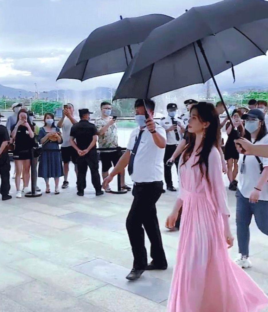 吴谨言|她曾被央视批架子大,又雇佣30位保镖6位秘书护航,依旧不长记性