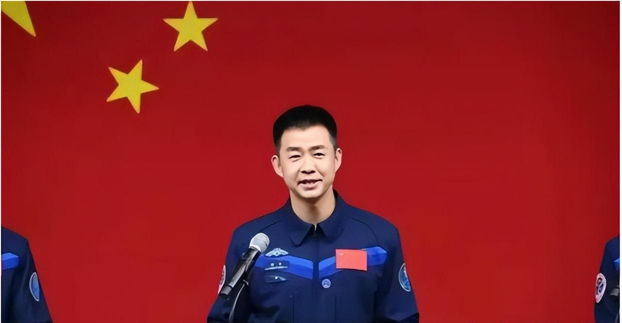神十四重返地球!继“摘星妈妈”后,检查作业的爸爸也平安归来