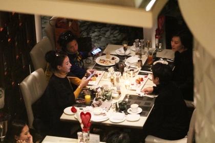 吕丽君|争香港首富大刘战中输给甘比，吕丽君忙慈善，谁没有趟不去的挫折