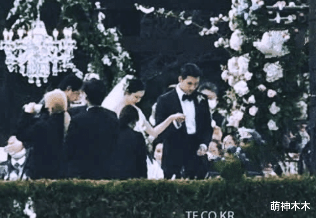 孙艺珍|玄彬孙艺珍婚礼现场:新娘激动落泪,双方在亲友祝福下完成仪式