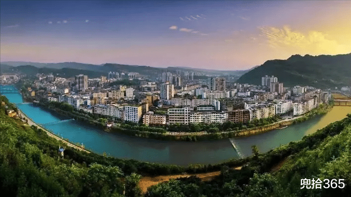 重庆|重庆俩男子垂钓开挂，3分钟收获一条大鱼，他们的代价让众人舒适