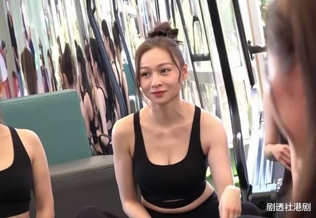 香港小姐|2022香港小姐20强集结健身房！佳丽拉筋痛得大叫，好身材尽收眼底