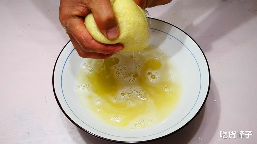包饺子，芹菜韭菜靠边站，用它做馅鲜美多汁，香而不腻，比肉饺子香，不懂吃可惜了~