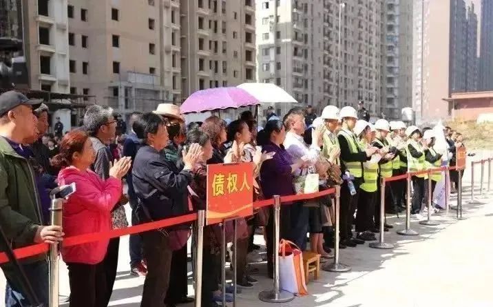 烂尾楼|买了这种房,惨到你怀疑人生