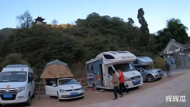 |58岁自驾阿姨: 2年接到丈夫2个电话 1次是骂着让我挪车