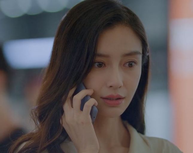 微笑|baby新剧哭戏登热搜，粉丝夸演技有进步，微笑唇瞪眼式表演遭吐槽