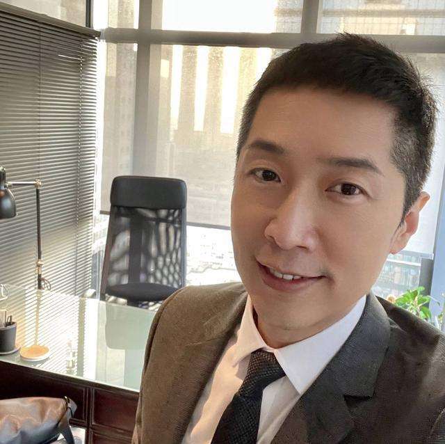 TVB|TVB知名男星考上公务员:49岁北大硕士毕业,每年管1个亿演艺资金!