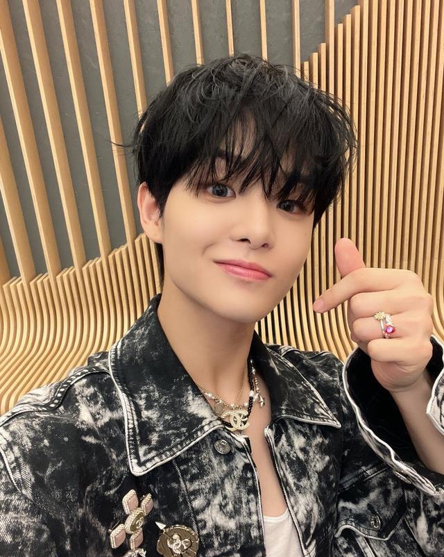 treasure|YG男团TREASURE的签售会，用金属探测器搜身，女粉因内衣无法过关