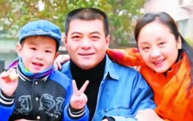 王新军|王新军让前妻过丧偶式婚姻，二婚却把秦海璐宠上天，唐静究竟差哪