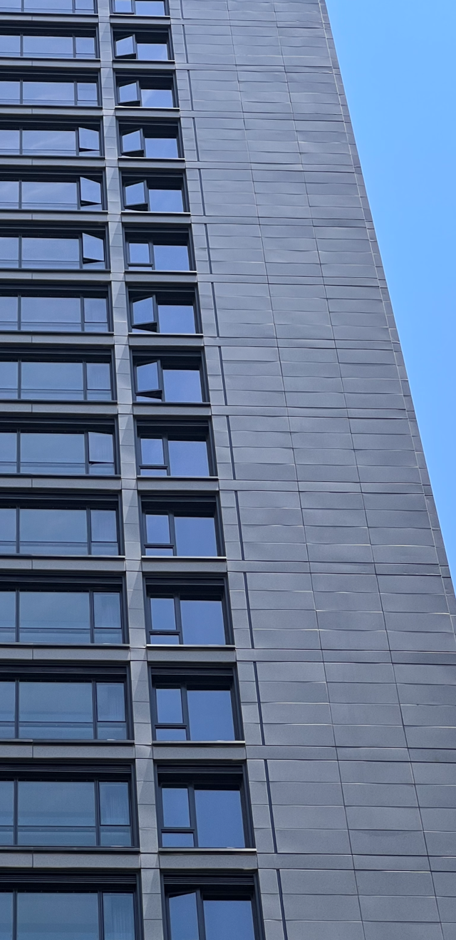 杭州多个新建豪宅,铝板被高温晒变形?