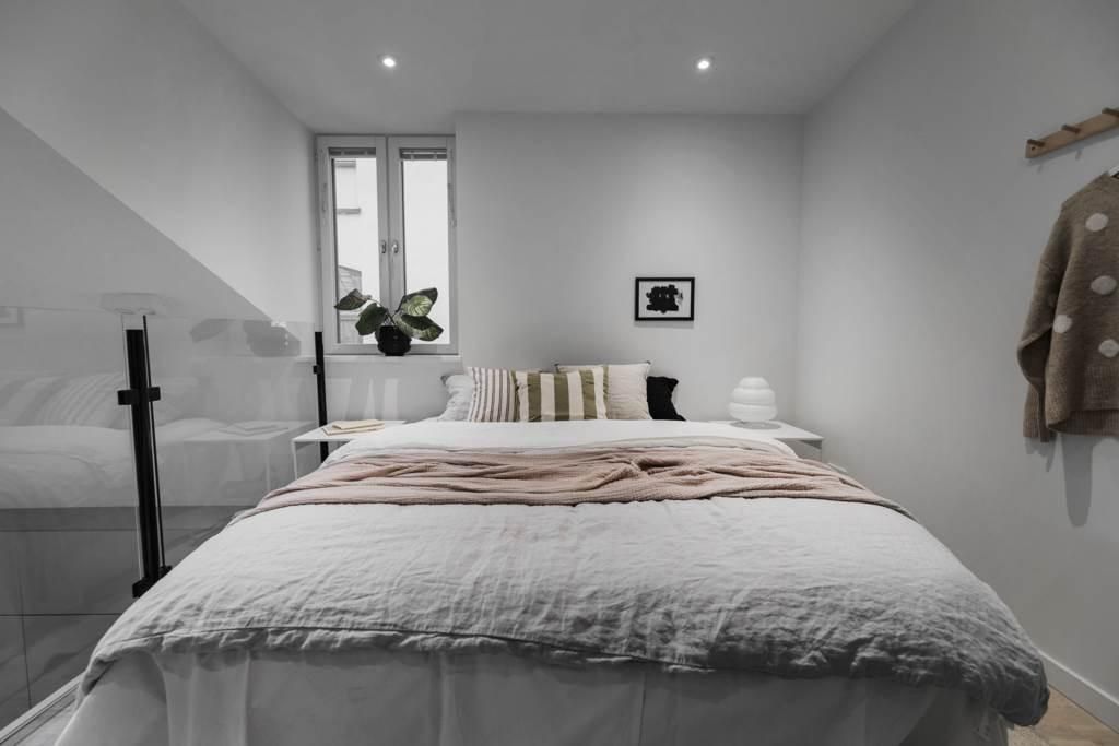 北京女生独居26㎡公寓，用层高隔断做卧室，温馨感满满，超舒适