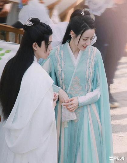 迪丽热巴|《与君初相识》最新海报来袭，热巴任嘉伦CP感足，即将与观众见面