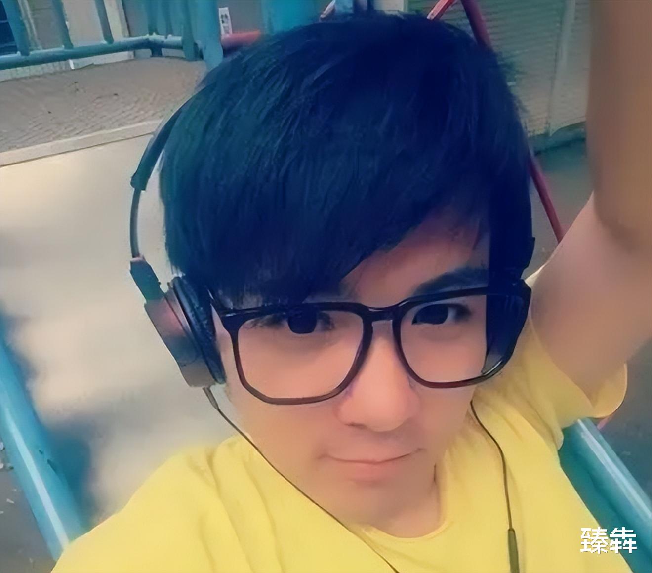 |童星“三毛”34岁了!8岁爆火14岁谢顶,植发挨300多针,今成帅哥