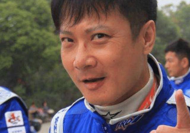 洪金宝|哥哥是巨星，师傅是洪金宝，朋友是郑伊健，但是他却一直低调