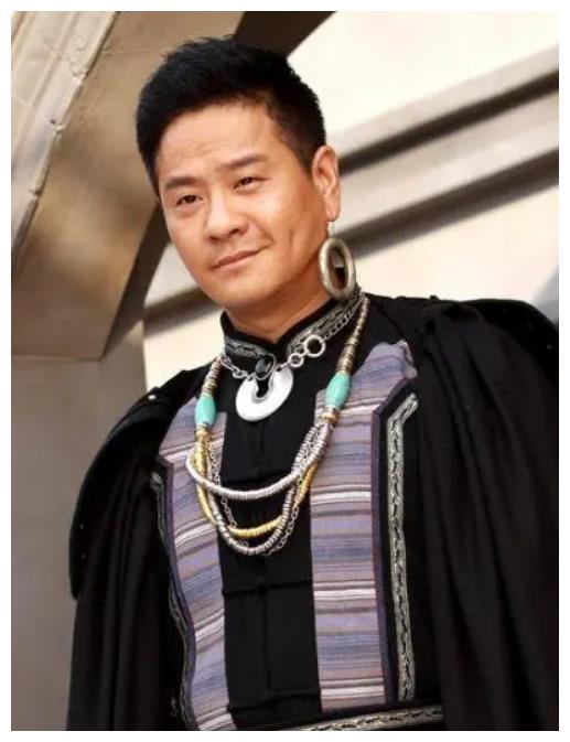 上官婧|连奕名：与陈佳妍离婚后，火速再婚杨若兮，今前妻红了，他糊了