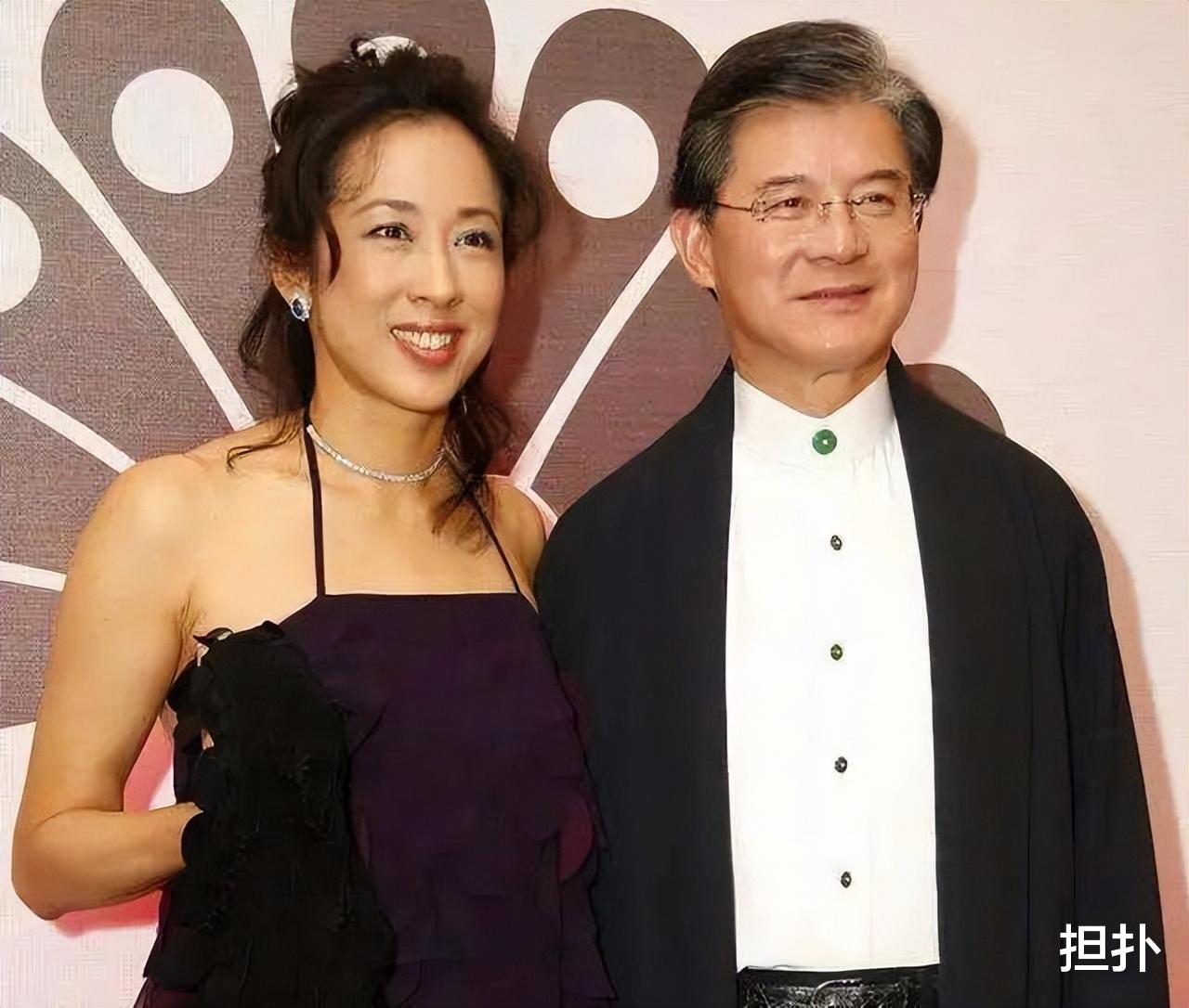 梁洛施|看到朱玲玲嫁给罗康瑞的现状,才知梁洛施是对的,分手后不嫁他人