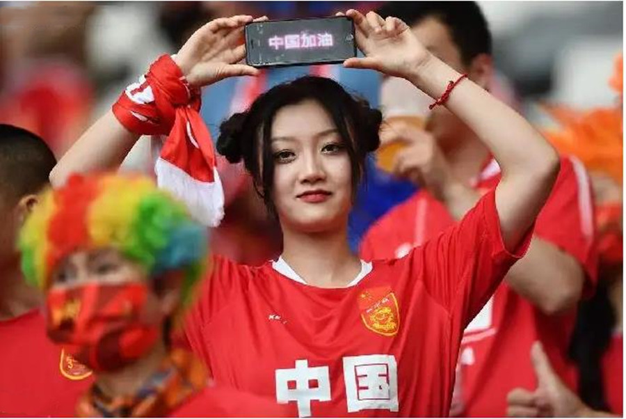 扬科维奇|0: 1落后，国奥更衣室动态曝光，球员兴奋爆粗口，自己动手画战术