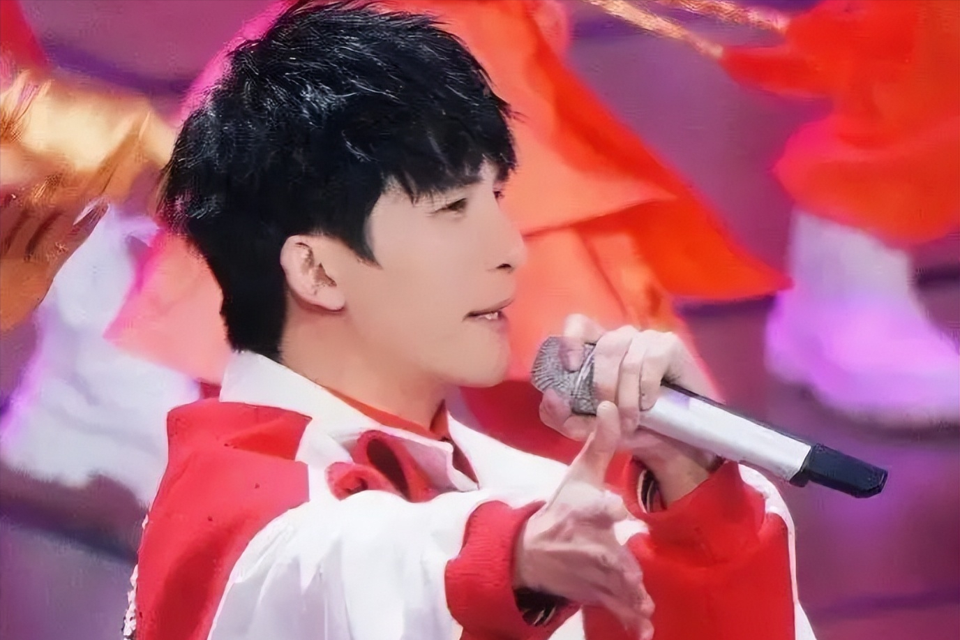 张若昀|大张伟、赵丽颖、张若昀、邓超上春晚，显示央视用人态度和娱乐导向，专业好、品行正、口碑佳是基本条件