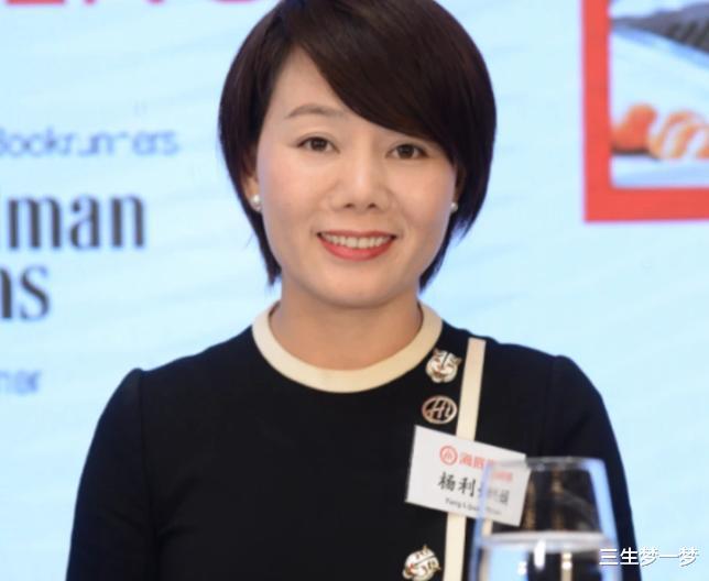 海底捞首位女服务员杨利娟:小学学历,17岁入职,42岁身价百亿