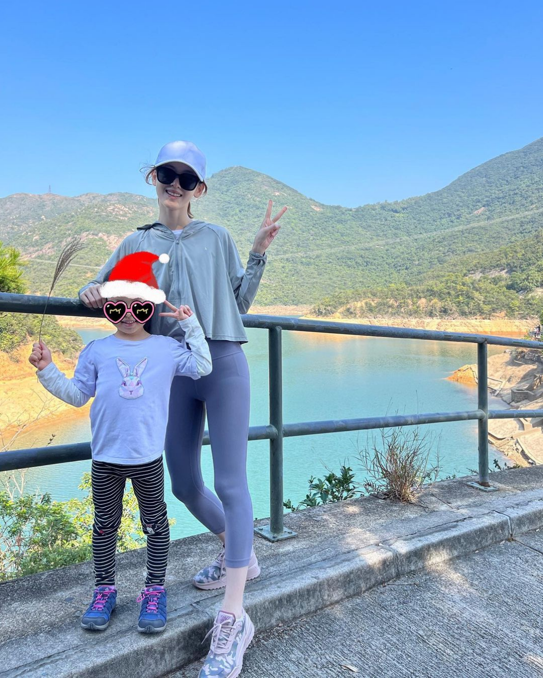 章泽天|章泽天为自家品牌站台，拎22万元包贵气十足，28岁身家已超1800亿