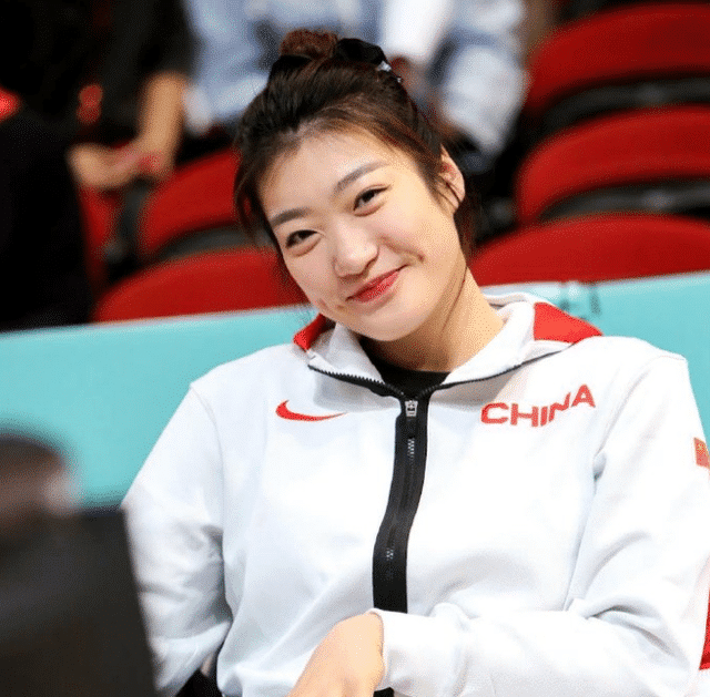 |不关闭打赏，李梦被质疑直播捞金？礼物金额六位数，李梦回应真实