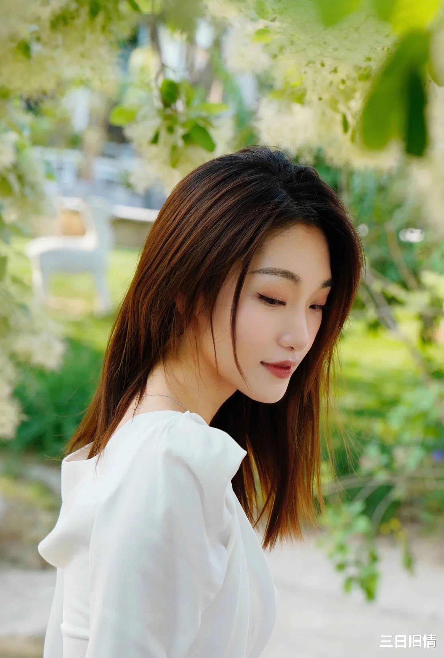 主持人|笑容甜美又知性优雅的美女主持人蓝羽