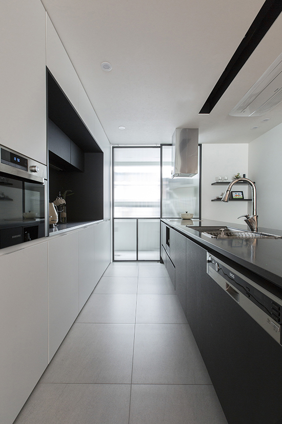 客厅有远见的布局,是“去电视化”,165㎡不要奢华,要有书香气