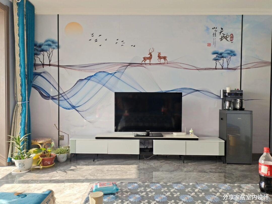 辛苦三个月的新房,一进屋就很喜欢,电视墙贴艺术瓷砖特别大气!