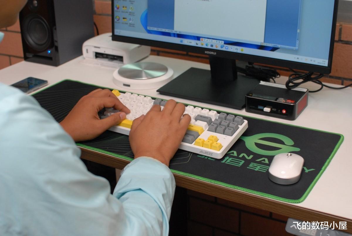 显卡|颜值小清新的客制化机械键盘，网友：爱了，爱了