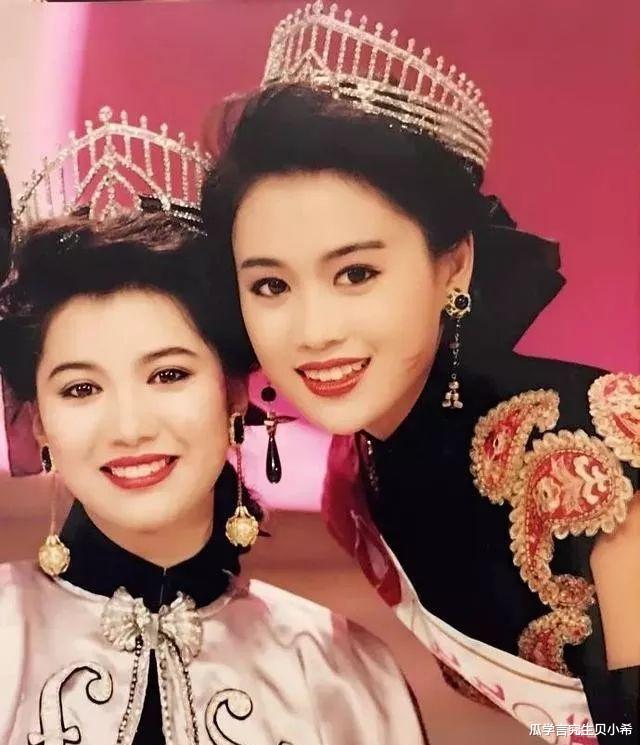 梁小冰|52岁梁小冰发胖，塑料感，脸肿得像发面馒头，又一个被整容毁了的