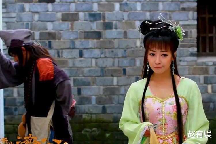 陈紫函|47岁陈紫函深夜晒自拍，穿睡衣大眼睛抢镜，结婚6年不生娃引争议