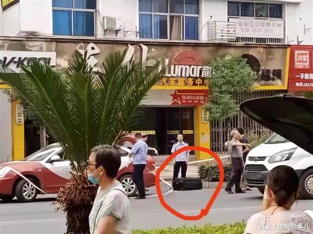 血的警示:皮箱藏尸受害者才19岁,读书年龄,没绽放就逝去的惨剧