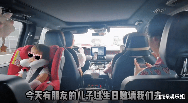 苗苗|郑恺带老婆女儿出游,苗苗妹妹担任摄影师,一家人其乐融融好幸福